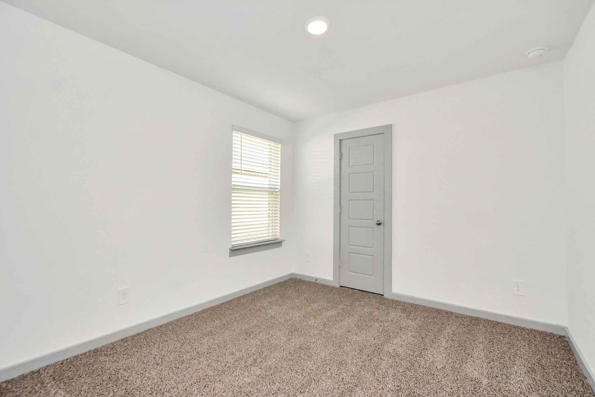 1114 Hughes Crossing Drive Rosharon, TX 77583 - Photo 11 of 32
