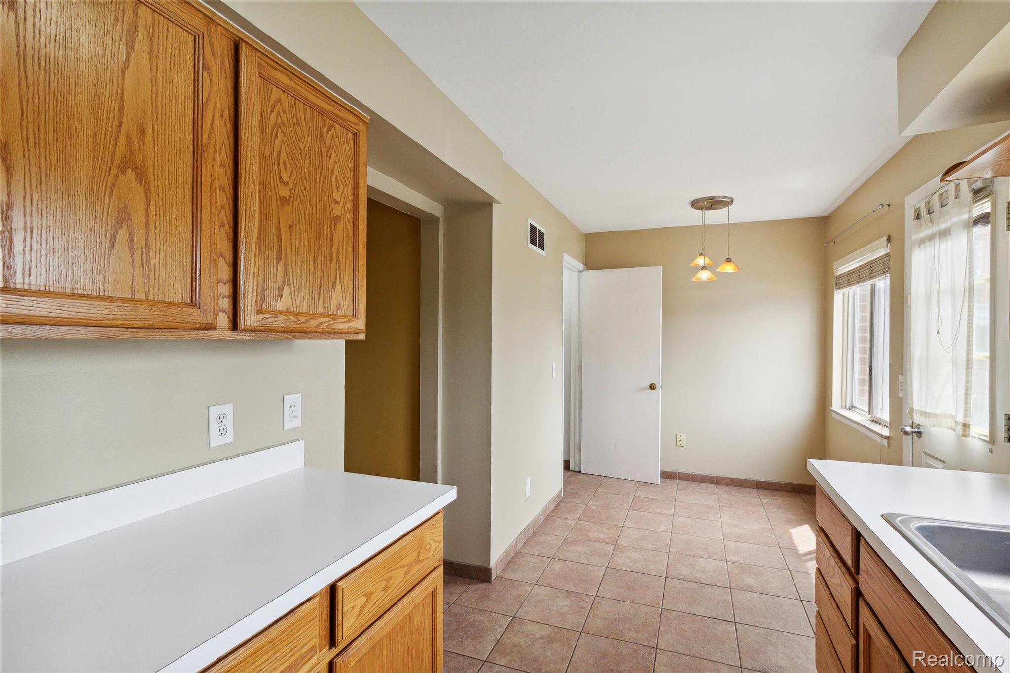 426 Miller Avenue Rochester, MI 48307 - Photo 14 of 37 Gallery Image 14
