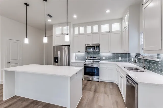 $2,900 | 2534 Southland Street, Dallas, TX 75215