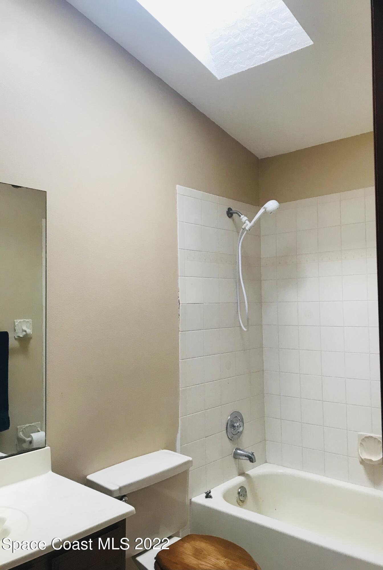 200 Rios Circle Southeast Palm Bay, FL 32909 - Photo 10 of 18 2nd Bathroom