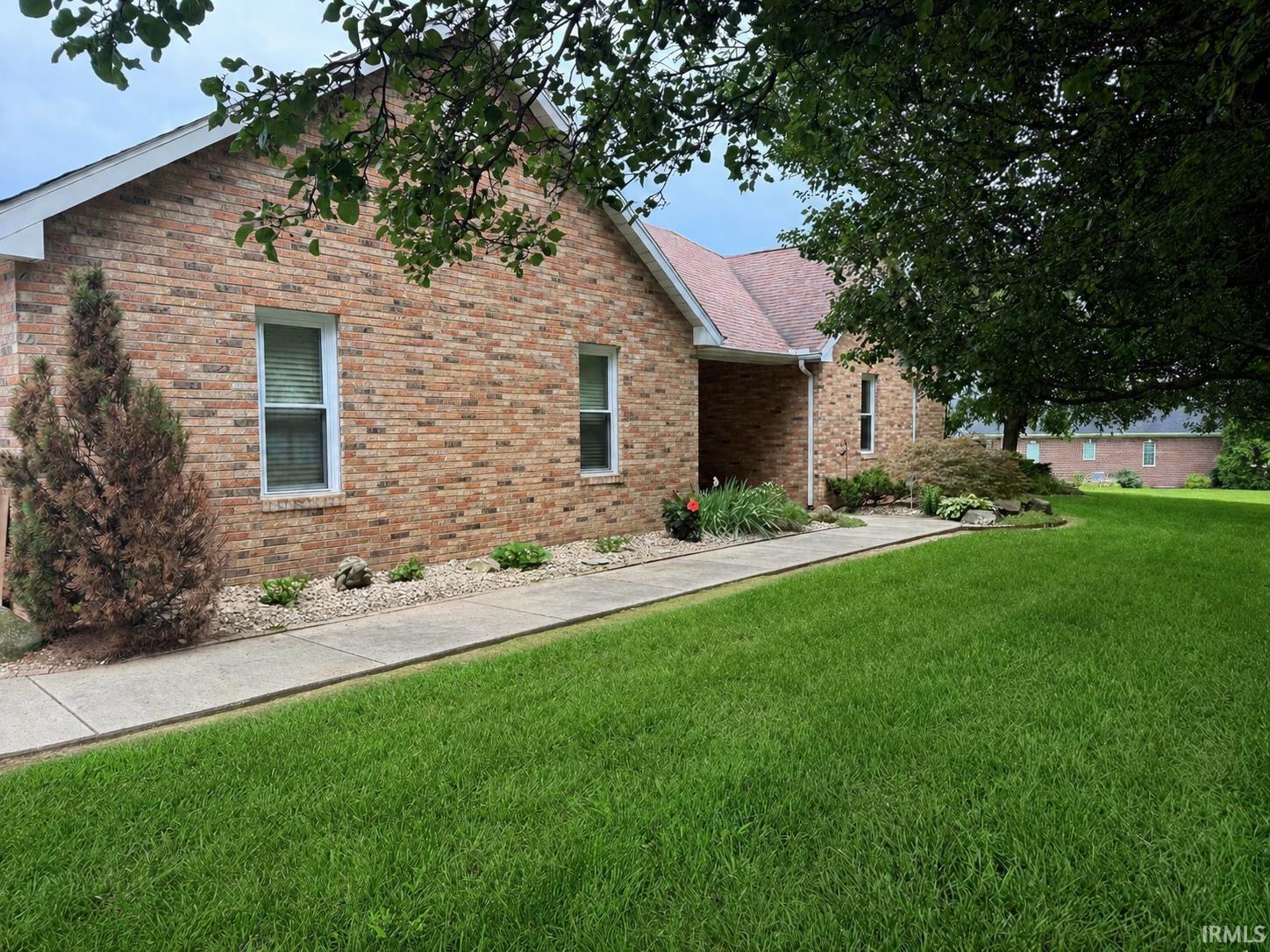 4 White Ridge Court Washington, IN 47501 - Photo 3 of 40