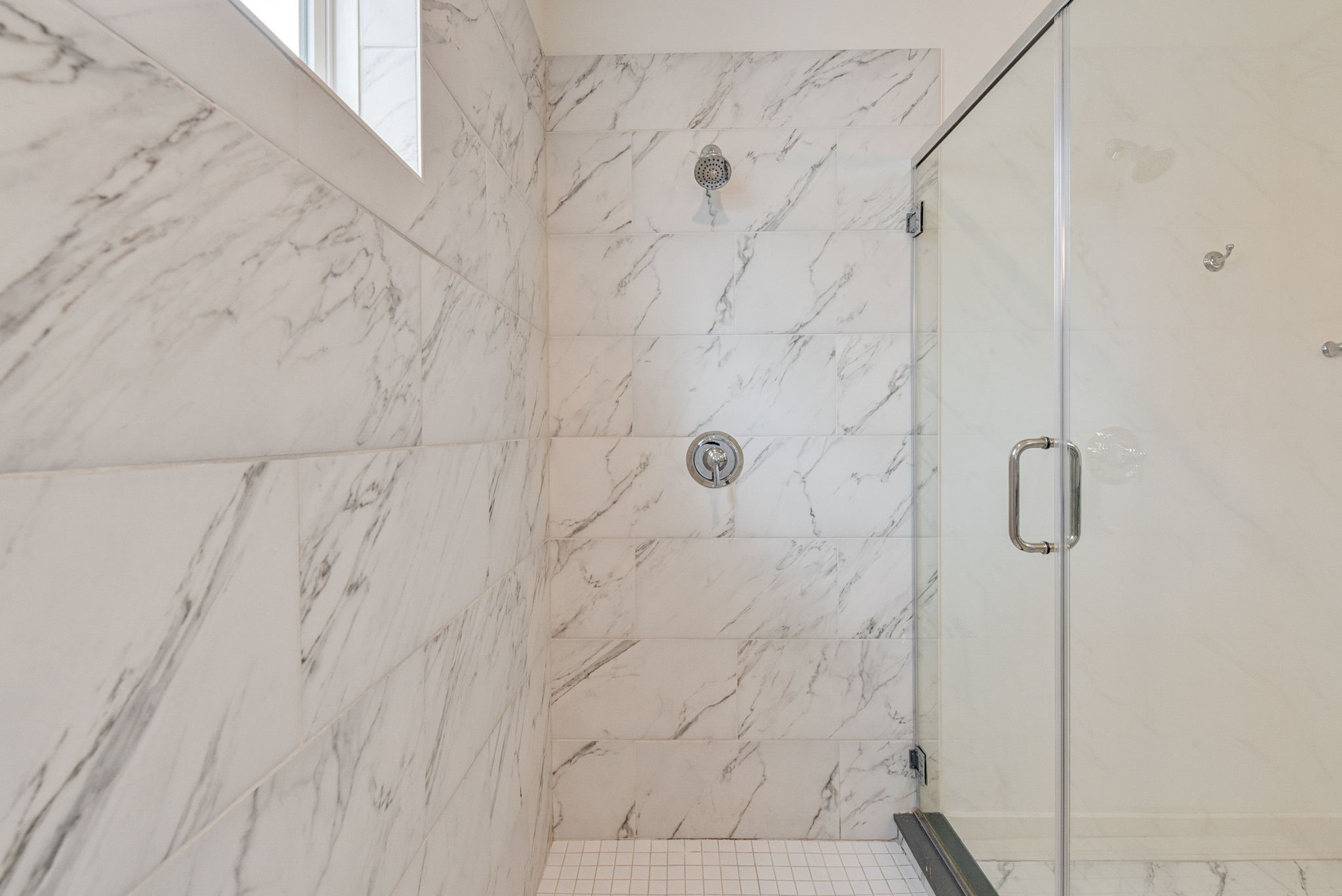 2575 Judiway Street Houston, TX 77018 - Photo 11 of 48 a bathroom with a shower