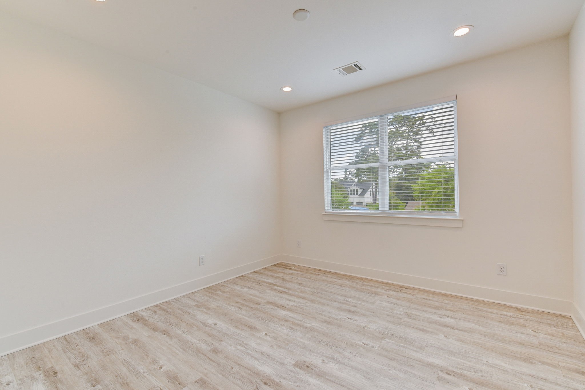2575 Judiway Street Houston, TX 77018 - Photo 12 of 48 an empty room with wooden floor and windows