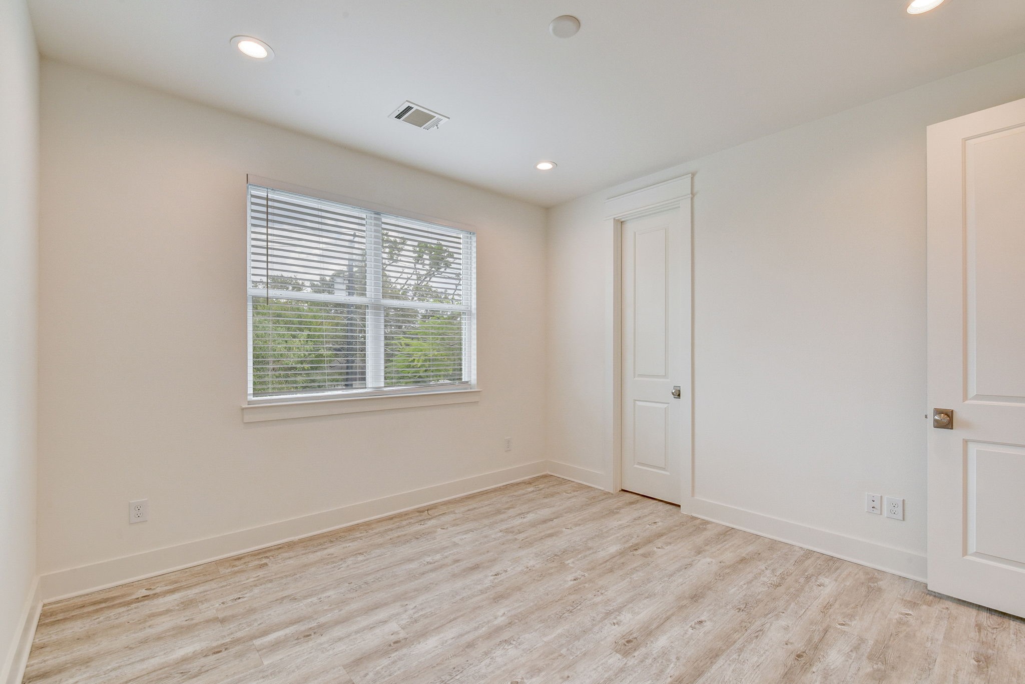 2575 Judiway Street Houston, TX 77018 - Photo 13 of 48 a view of an empty room with wooden floor and a window