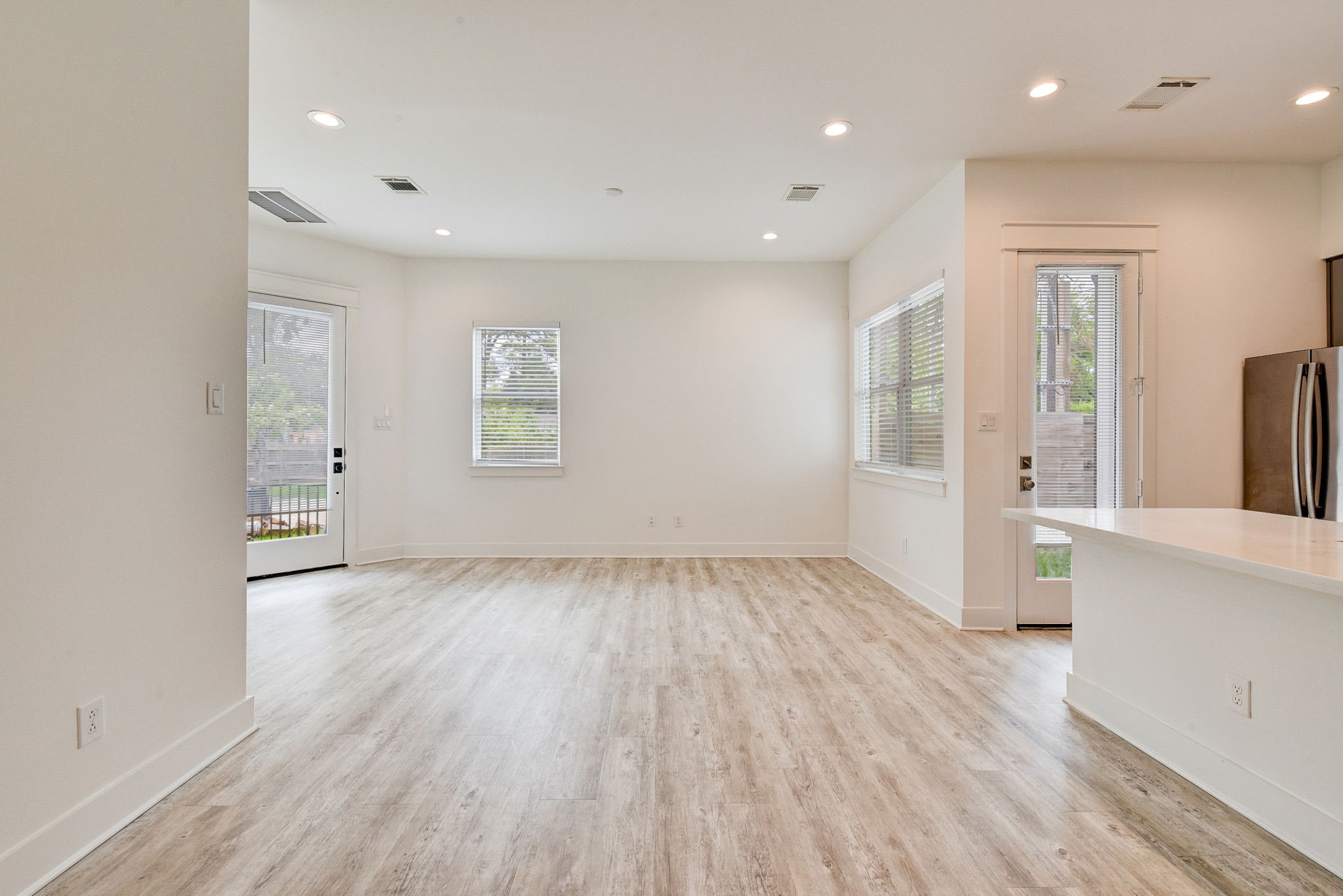 2575 Judiway Street Houston, TX 77018 - Photo 30 of 48 an empty room with wooden floor and windows