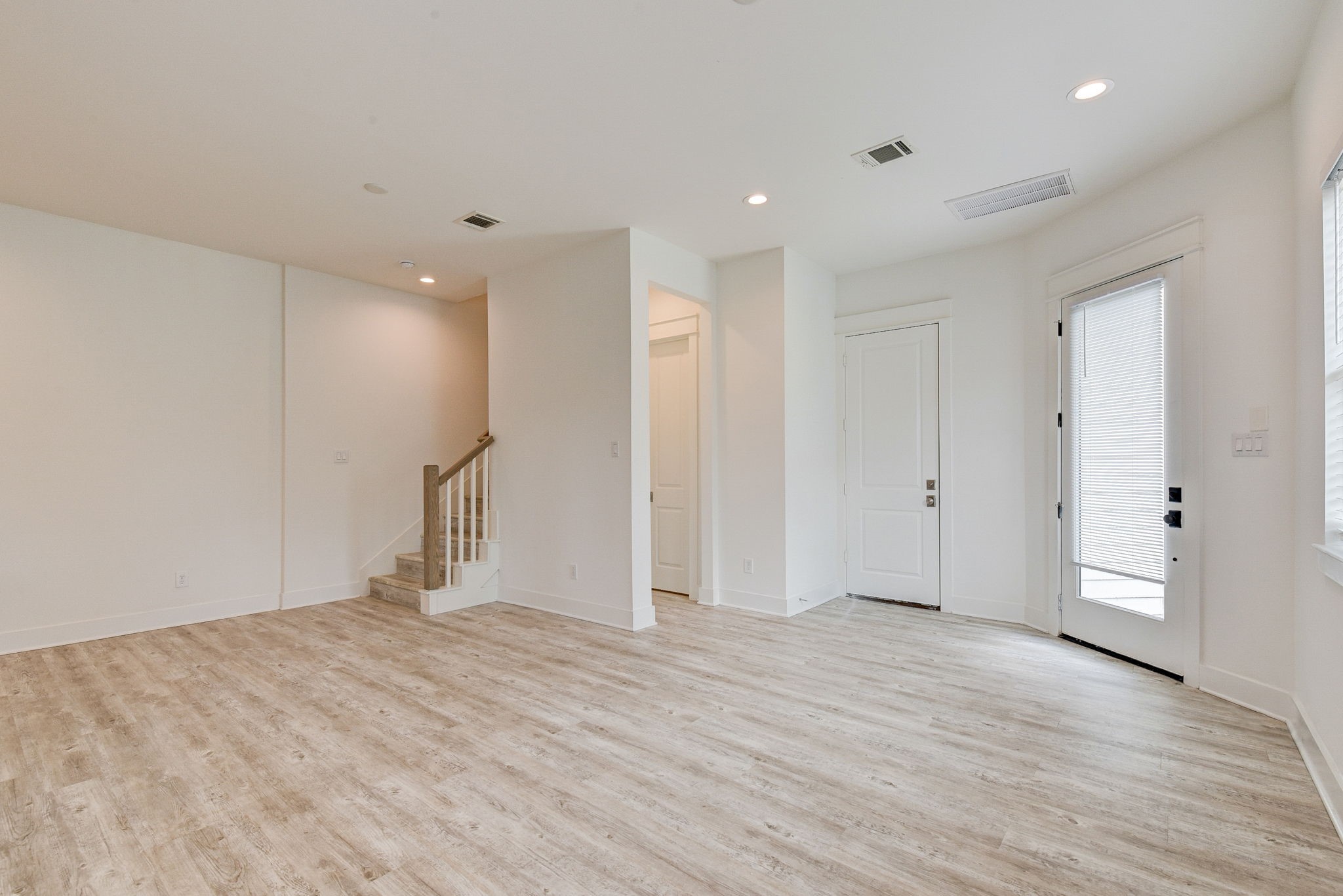 2575 Judiway Street Houston, TX 77018 - Photo 31 of 48 a view of an empty room