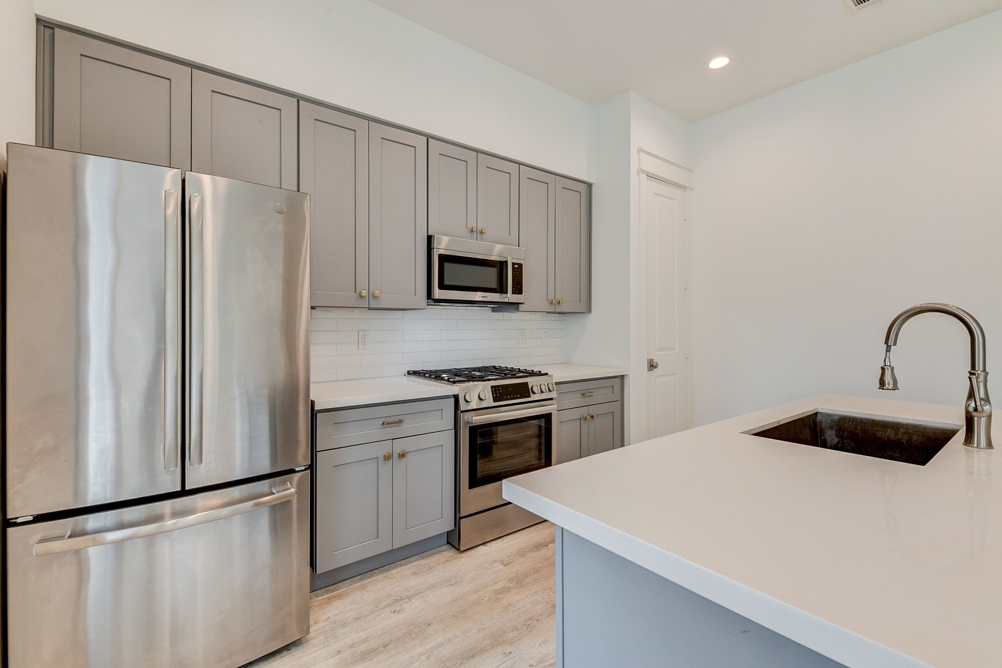 2575 Judiway Street Houston, TX 77018 - Photo 40 of 48 a kitchen with a refrigerator sink and stove
