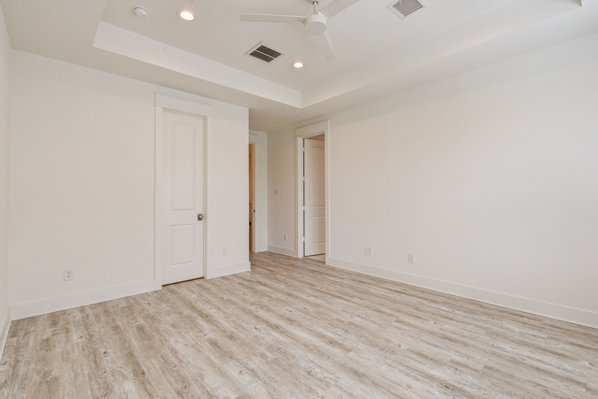 2575 Judiway Street Houston, TX 77018 - Photo 4 of 48 wooden floor in an empty room