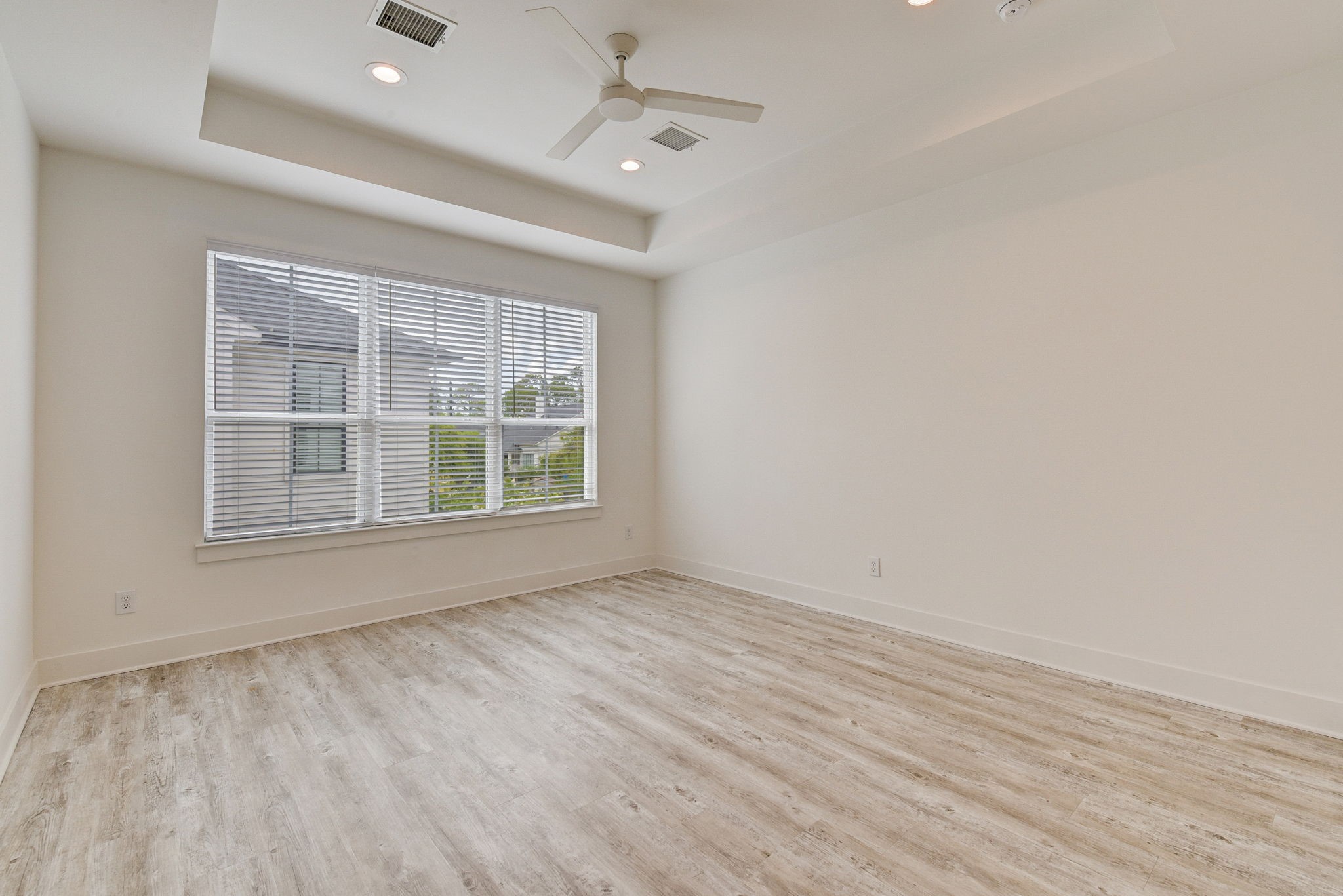 2575 Judiway Street Houston, TX 77018 - Photo 45 of 48 an empty room with wooden floor cabinet and windows