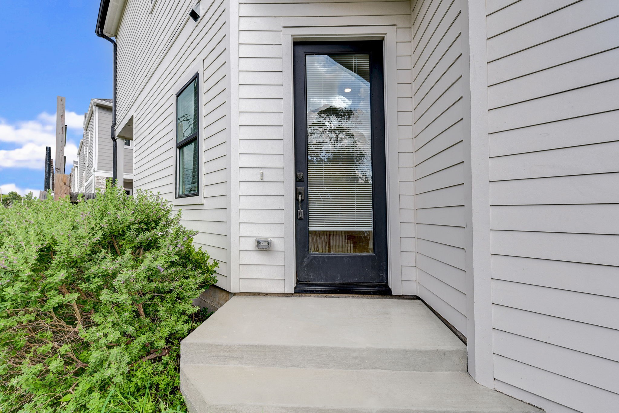 2575 Judiway Street Houston, TX 77018 - Photo 46 of 48 a view of front door of house