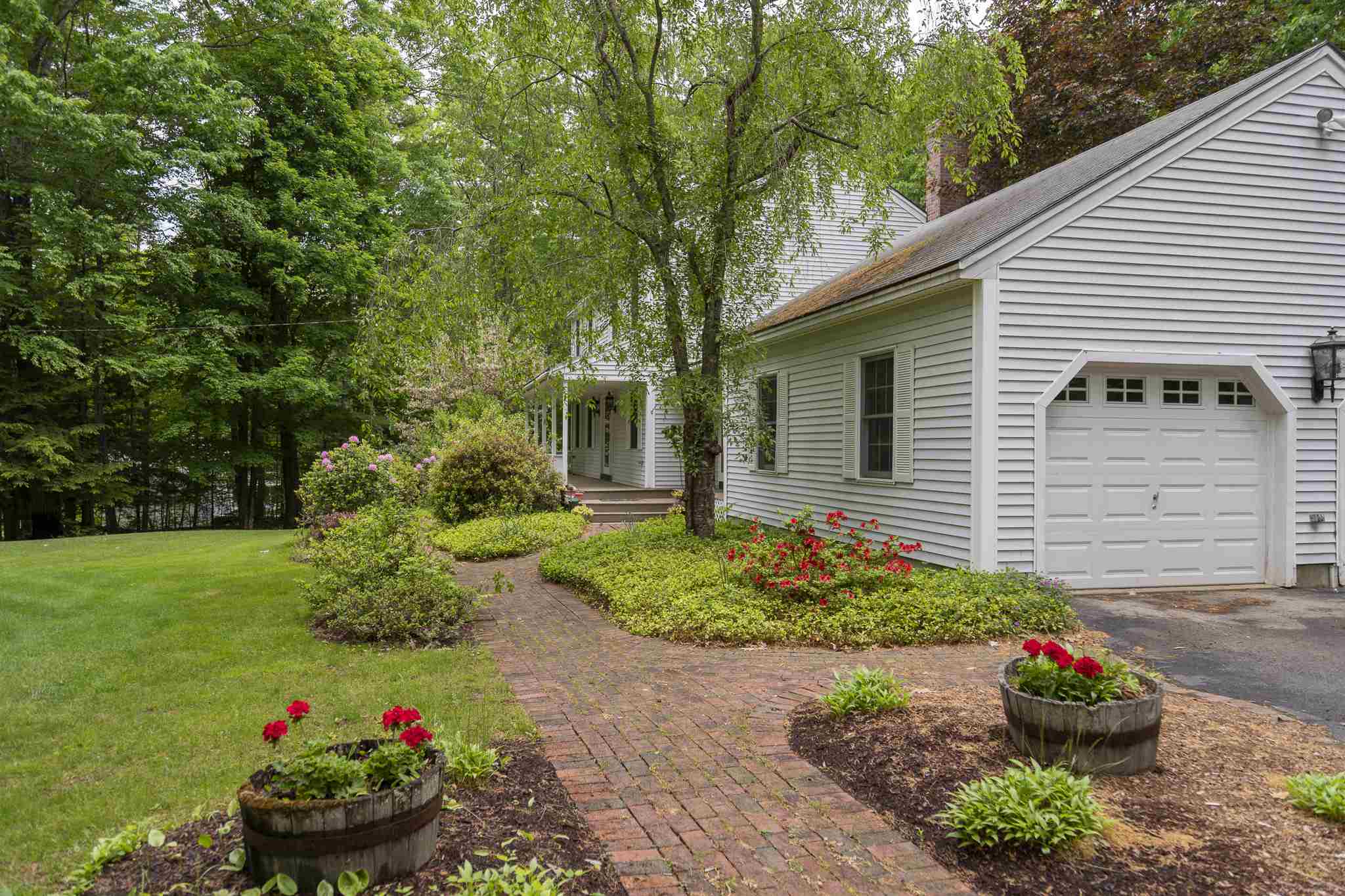 208 Snook Road Goffstown, NH 03045 - Photo 3 of 36