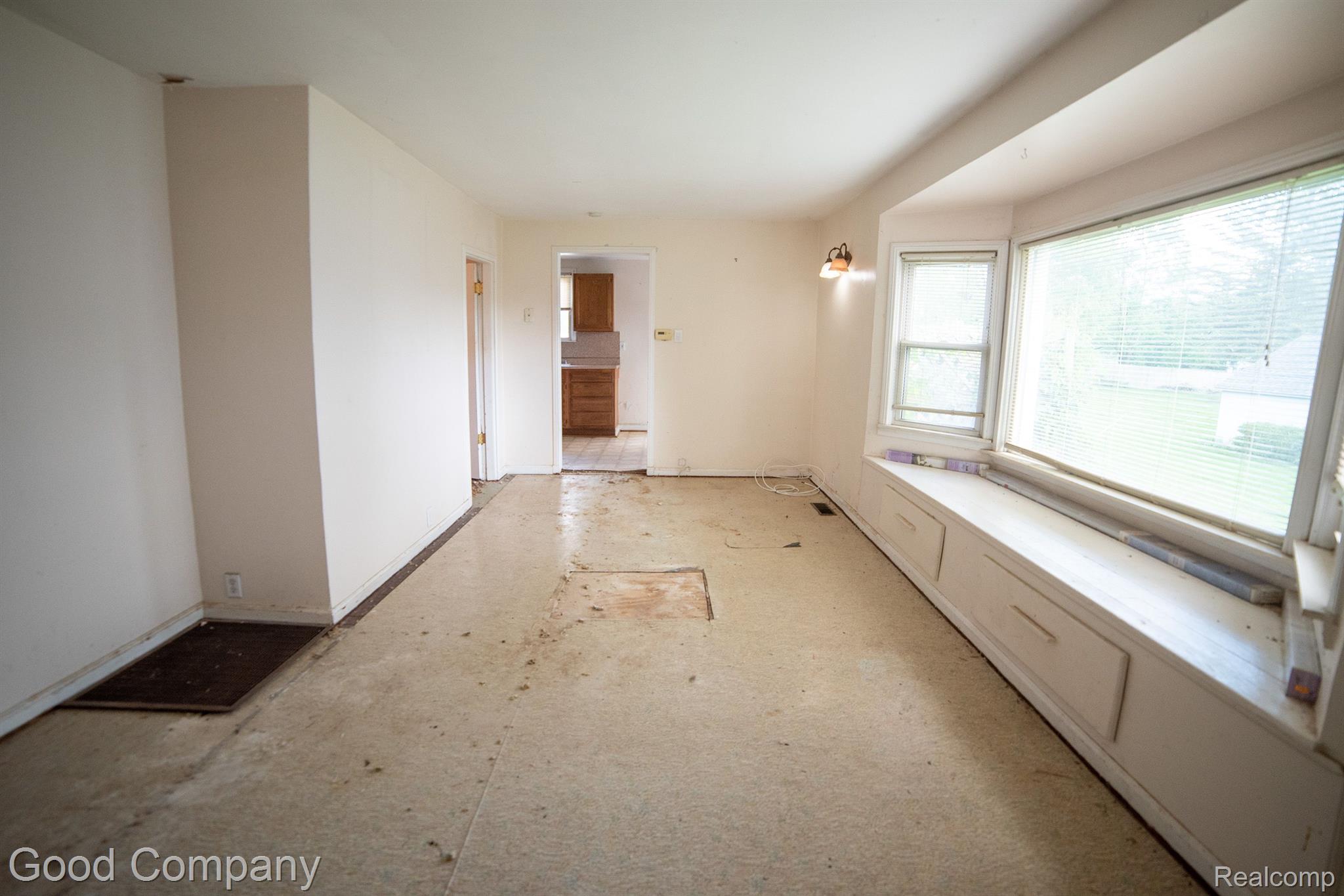 3052 Greenwood Street Rochester, MI 48309 - Photo 6 of 17 Gallery Image 6