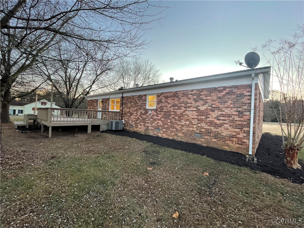 7617 Strath Road Henrico, VA 23231 - Photo 4 of 25 a view of backyard with cabin