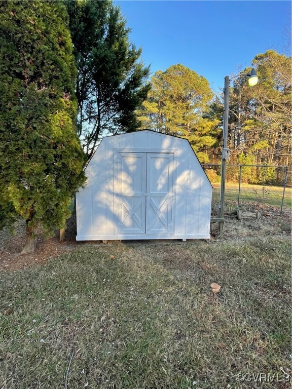 7617 Strath Road Henrico, VA 23231 - Photo 8 of 25 a view of outdoor space and a yard