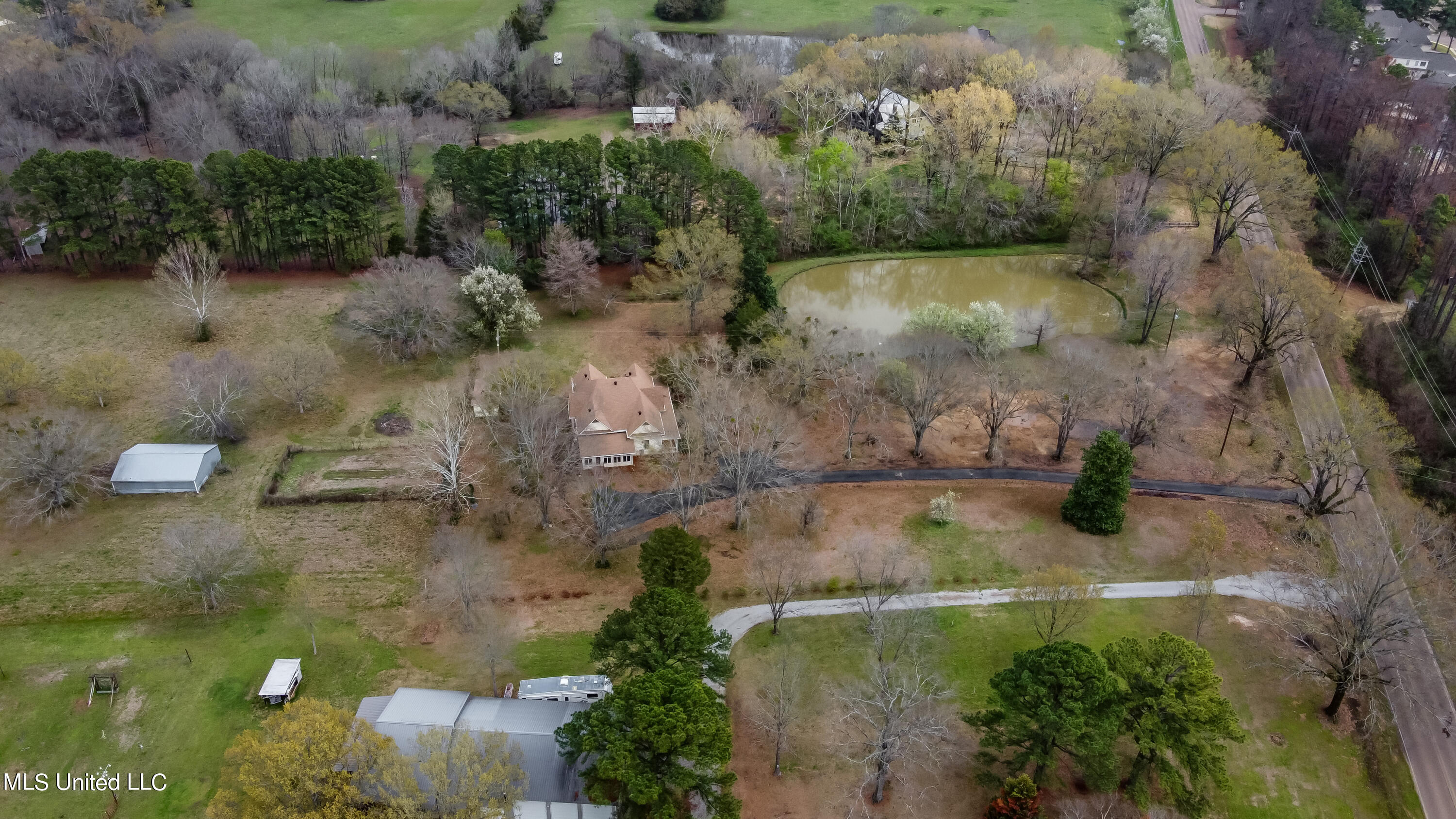 372 Gluckstadt Road Madison, MS 39110 - Photo 15 of 32 372 Gluckstadt Road drone-16
