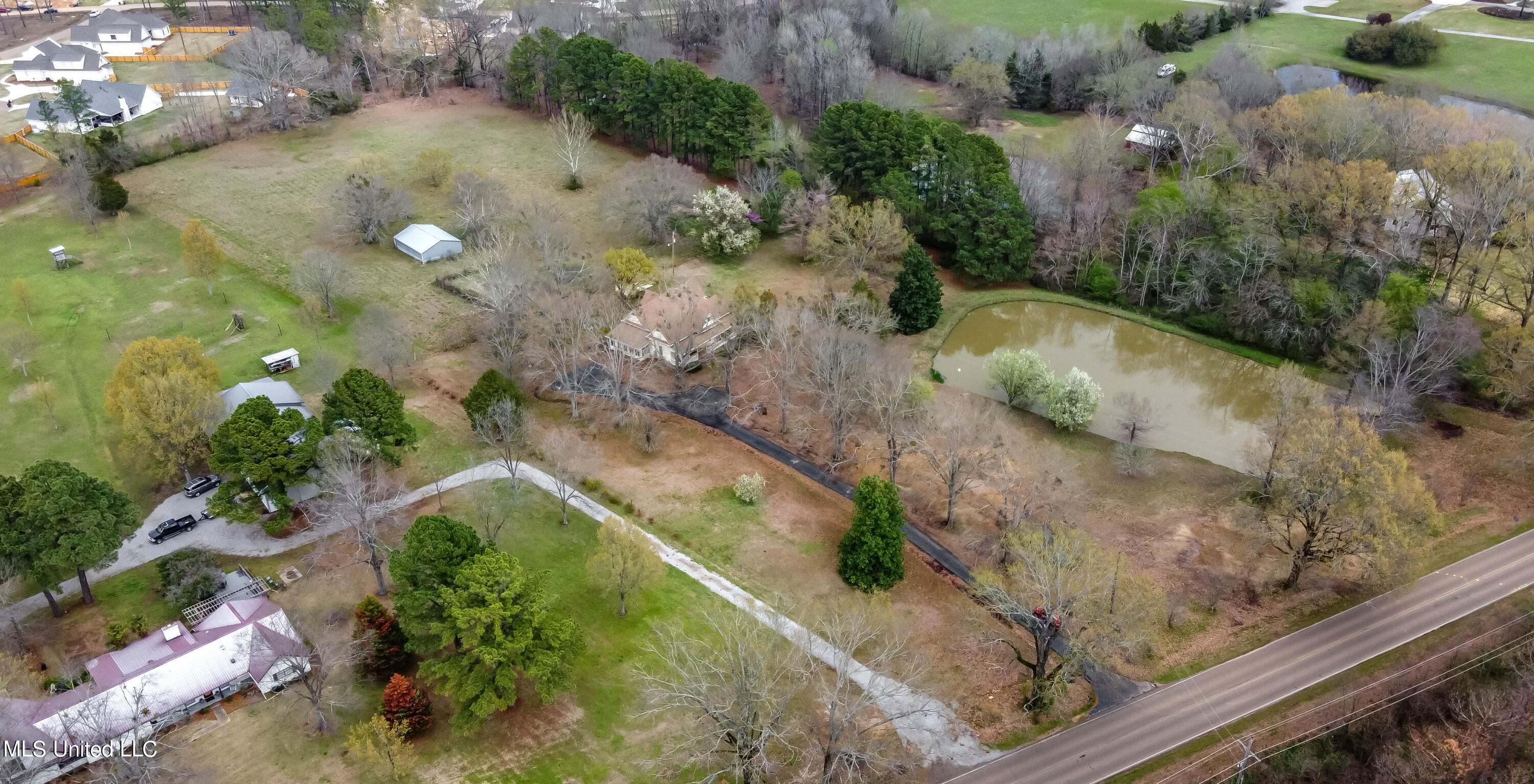 372 Gluckstadt Road Madison, MS 39110 - Photo 16 of 32 372 Gluckstadt Road drone-18