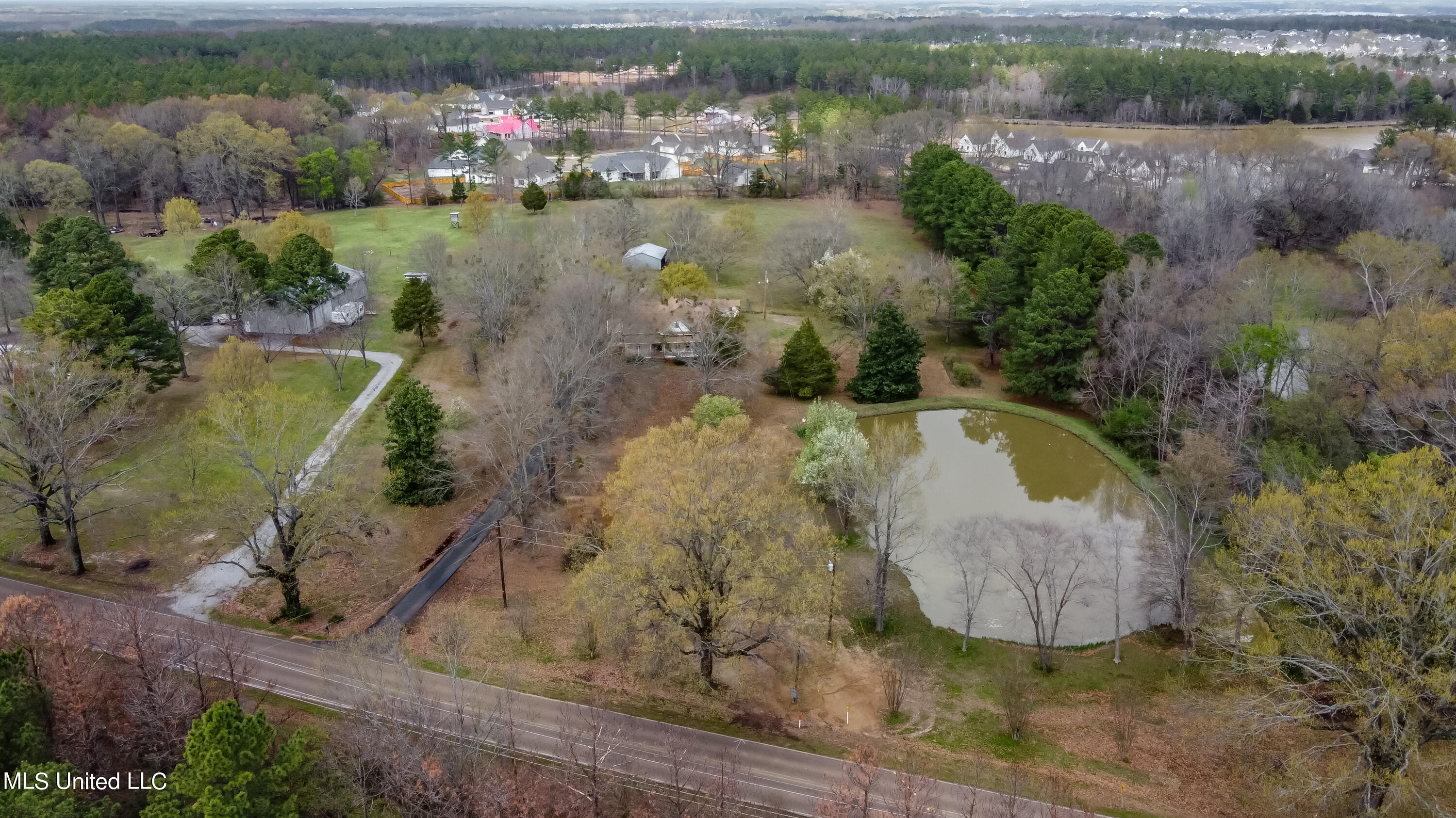 372 Gluckstadt Road Madison, MS 39110 - Photo 19 of 32 372 Gluckstadt Road drone