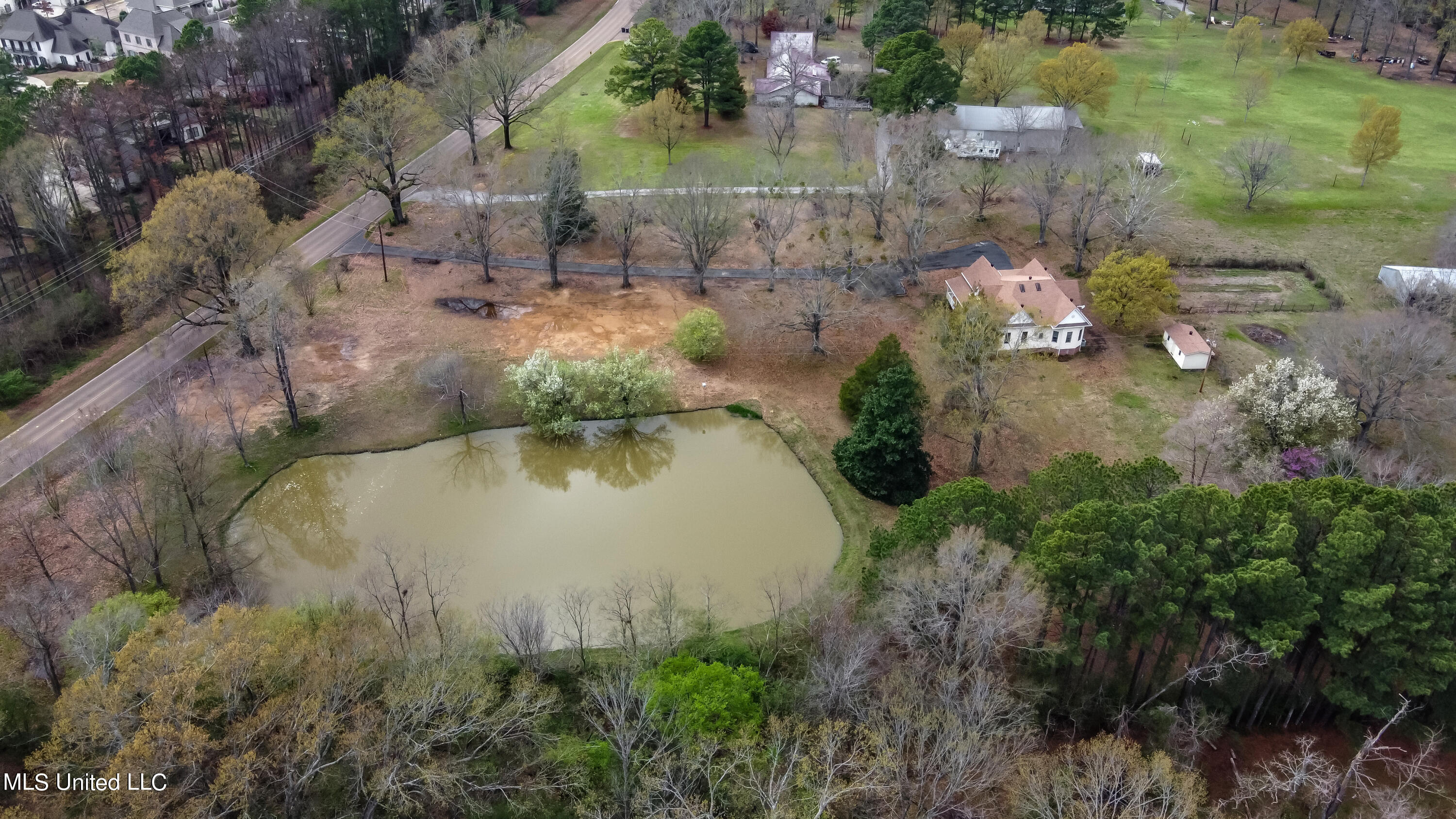 372 Gluckstadt Road Madison, MS 39110 - Photo 10 of 32 372 Gluckstadt Road drone-6