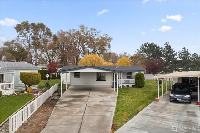 $137,000 | 2240 West Broadway Avenue, Unit 129, Moses Lake, WA 98837