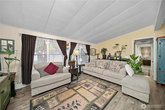 $137,000 | 2240 West Broadway Avenue, Unit 129, Moses Lake, WA 98837