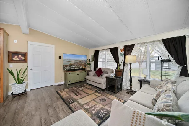 $137,000 | 2240 West Broadway Avenue, Unit 129, Moses Lake, WA 98837