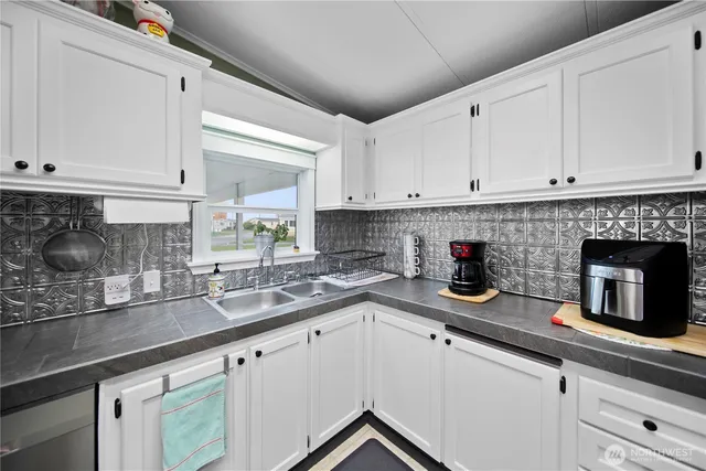 $137,000 | 2240 West Broadway Avenue, Unit 129, Moses Lake, WA 98837