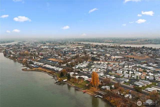 $137,000 | 2240 West Broadway Avenue, Unit 129, Moses Lake, WA 98837