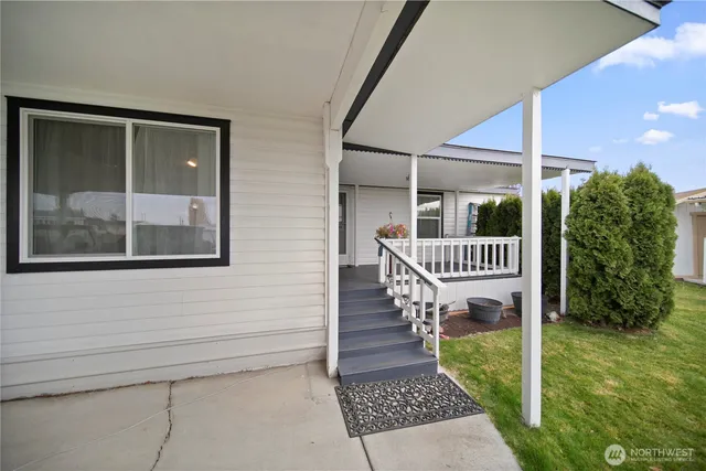 $137,000 | 2240 West Broadway Avenue, Unit 129, Moses Lake, WA 98837