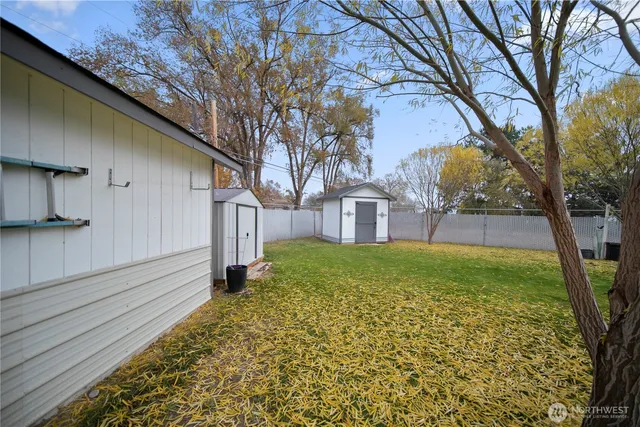 $137,000 | 2240 West Broadway Avenue, Unit 129, Moses Lake, WA 98837