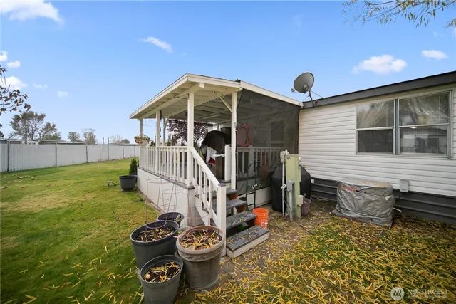 $137,000 | 2240 West Broadway Avenue, Unit 129, Moses Lake, WA 98837