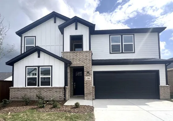 $415,680 | 1409 Mustang Cyn Drive, Fort Worth, TX 76052