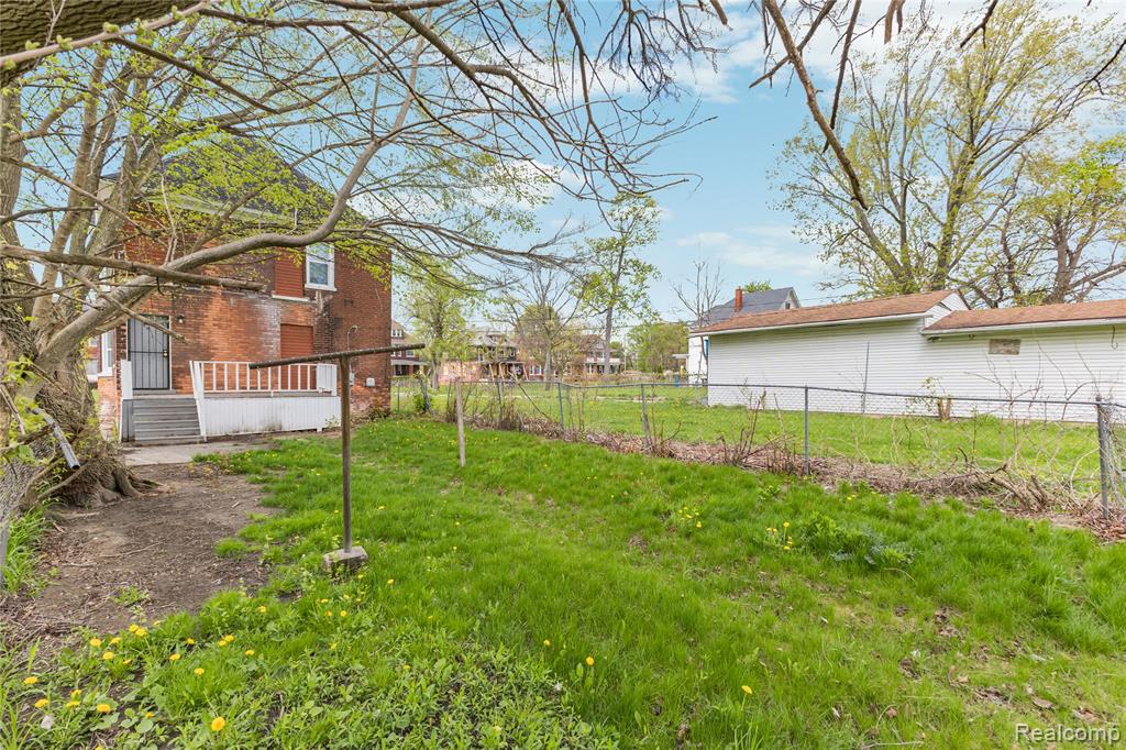 3010 Montclair Street Detroit, MI 48214 - Photo 11 of 61