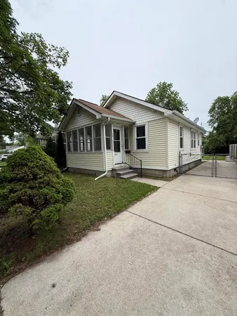 $99,900 | 68 West Maxlow Avenue, Hazel Park, MI 48030