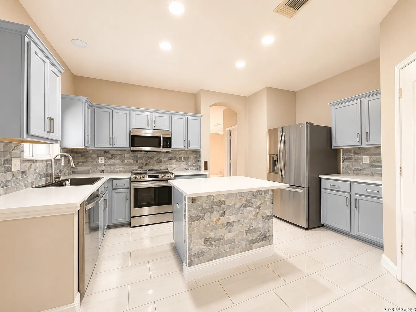 15335 Spring Land San Antonio, TX 78247 - Photo 6 of 18