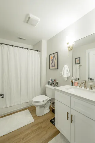 a view of a livingroom with furniture