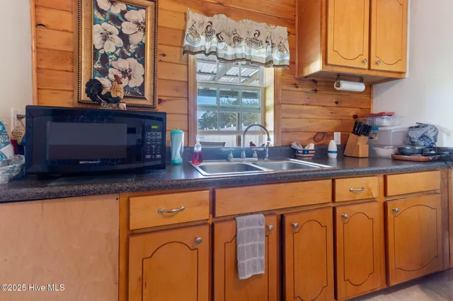 $189,000 | 410 Elizabethtown Road, Bladenboro, NC 28320