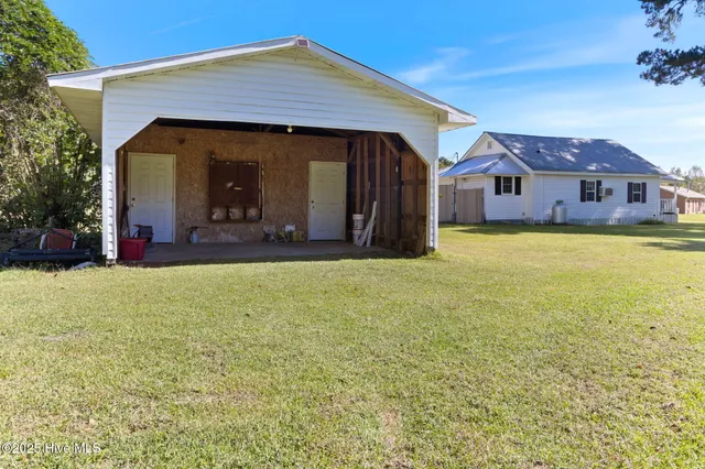 $189,000 | 410 Elizabethtown Road, Bladenboro, NC 28320