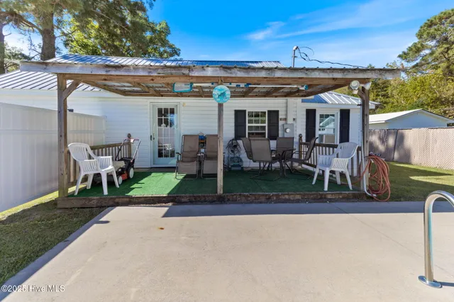 $189,000 | 410 Elizabethtown Road, Bladenboro, NC 28320