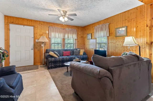 $189,000 | 410 Elizabethtown Road, Bladenboro, NC 28320