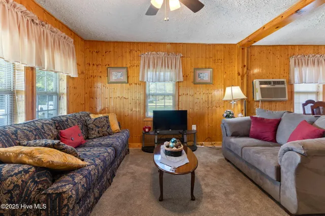 $189,000 | 410 Elizabethtown Road, Bladenboro, NC 28320