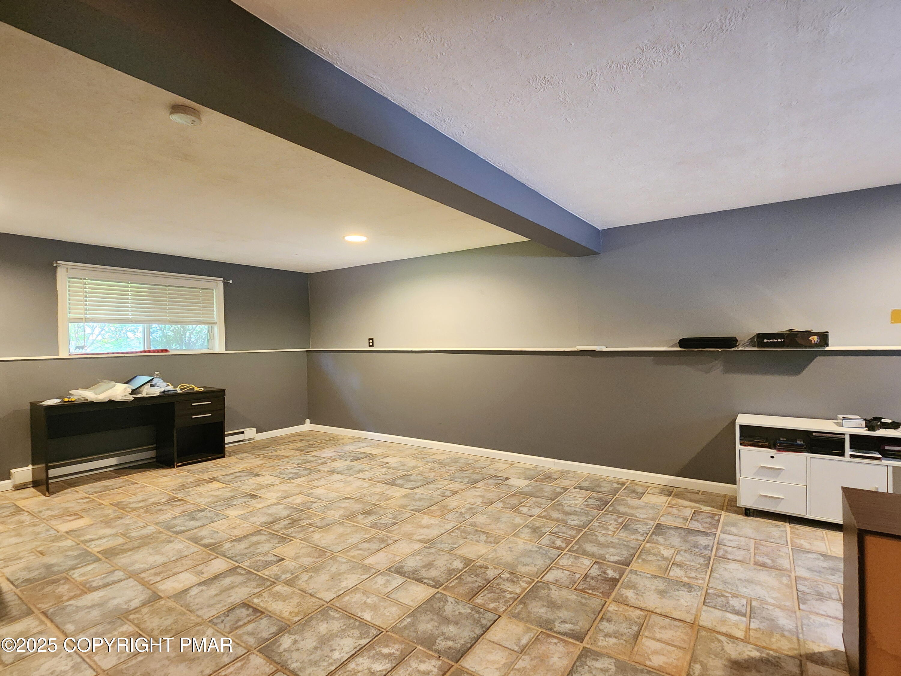 1152 Steele Circle Bushkill, PA 18324 - Photo 12 of 15 a black and white photo of a livingroom