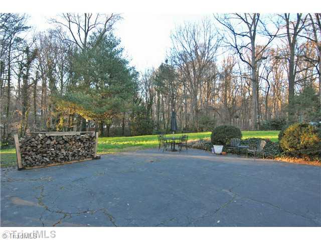 712 Chester Road Winston-Salem, NC 27104 - Photo 16 of 16 Yard/Garden.