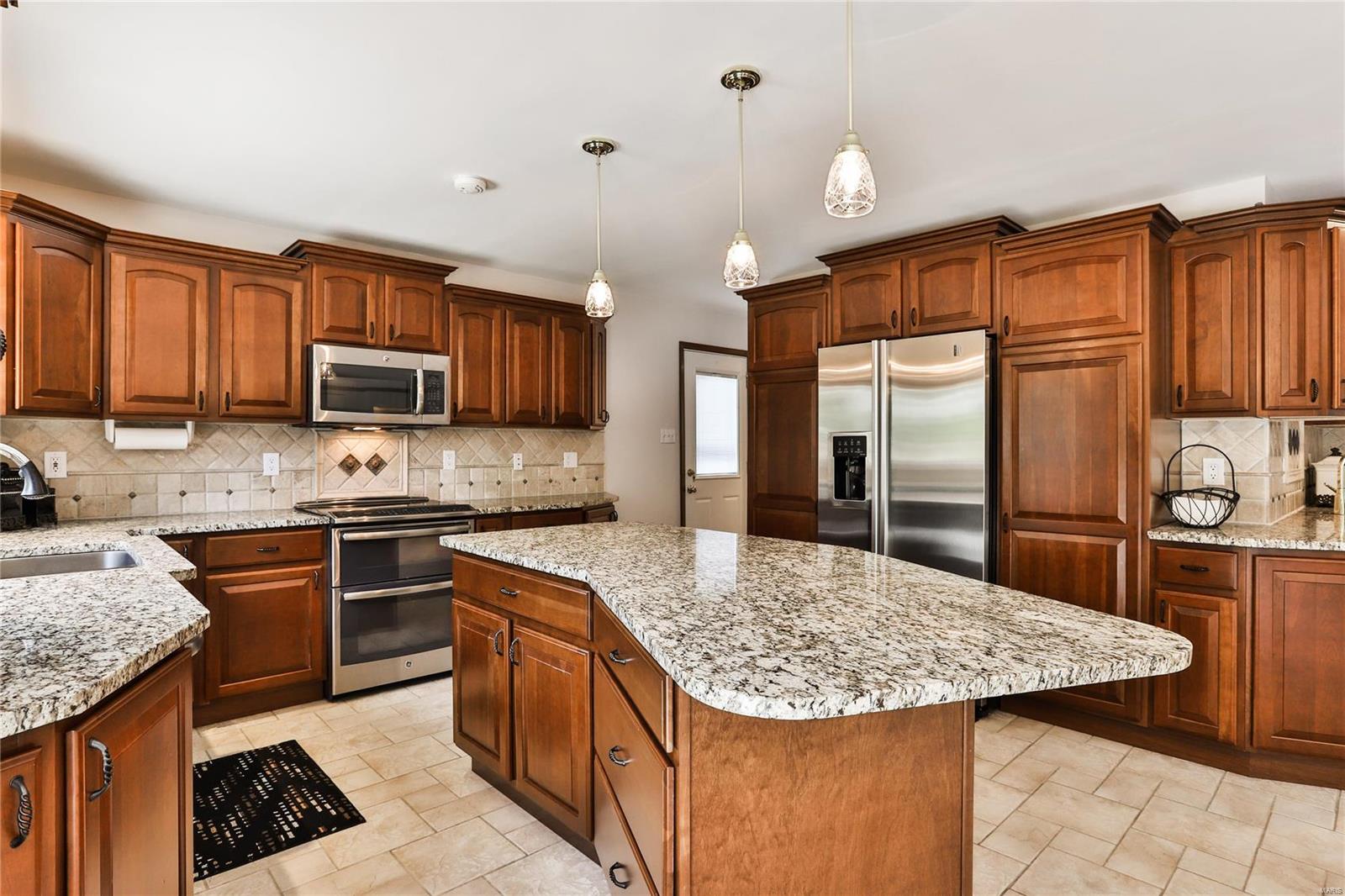 487 Brightfield Trail Ballwin, MO 63021 - Photo 5 of 27 Gallery Image 5