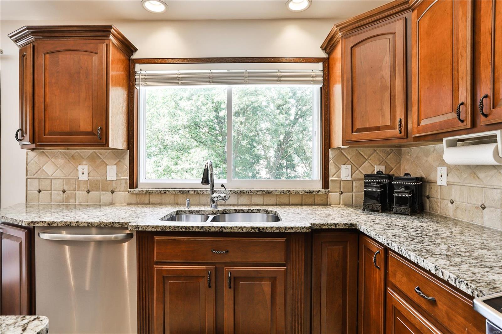 487 Brightfield Trail Ballwin, MO 63021 - Photo 8 of 27 Gallery Image 8