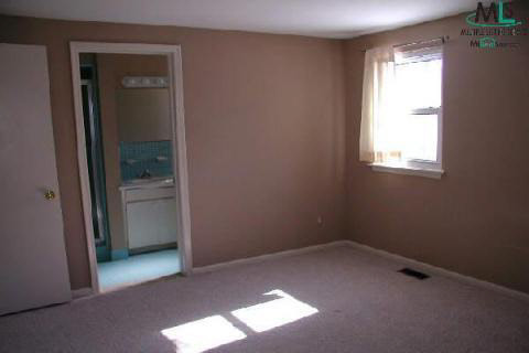 1073 Canterbury Road Grosse Pointe, MI 48236 - Photo 9 of 9 809523-8.JPG