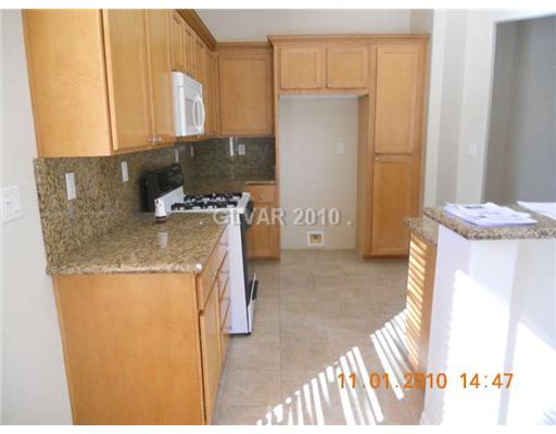 11 Chatmoss Road Henderson, NV 89052 - Photo 10 of 25 Kitchen.
