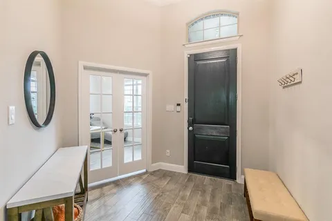 a view of livingroom with furniture