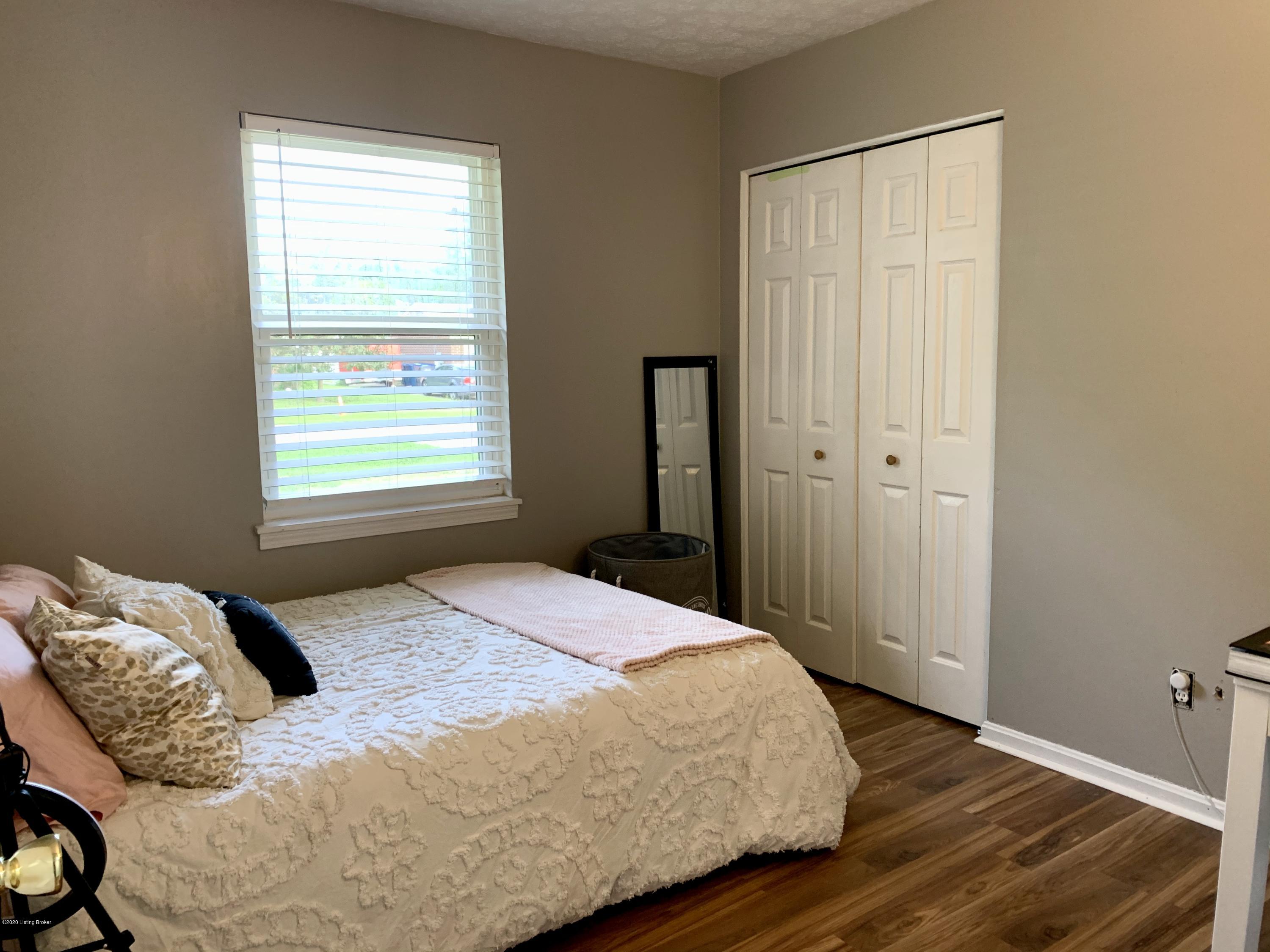 11208 Torrington Road Louisville, KY 40272 - Photo 16 of 19 2D0C4CE2-8473-410C-A276-4B6497098B8B