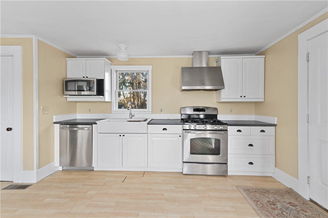 4502 Main Road Tiverton, RI 02878 - Photo 5 of 43