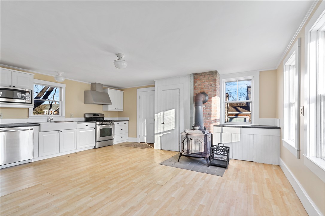 4502 Main Road Tiverton, RI 02878 - Photo 6 of 43